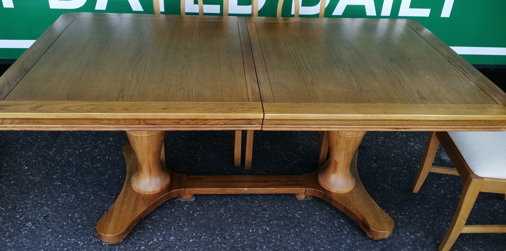 QUALITY OAK EXTENDING TABLE AND 6 CHAIRS