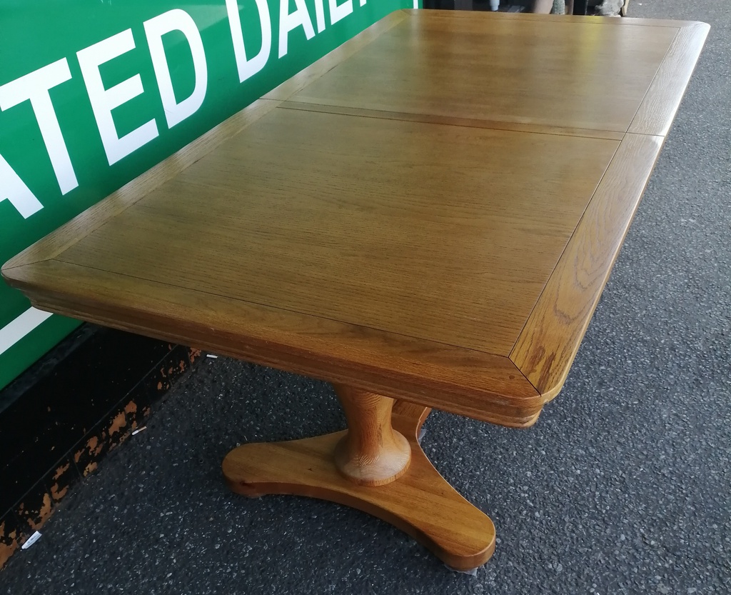 QUALITY OAK EXTENDING TABLE AND 6 CHAIRS
