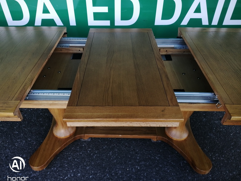 QUALITY OAK EXTENDING TABLE AND 6 CHAIRS