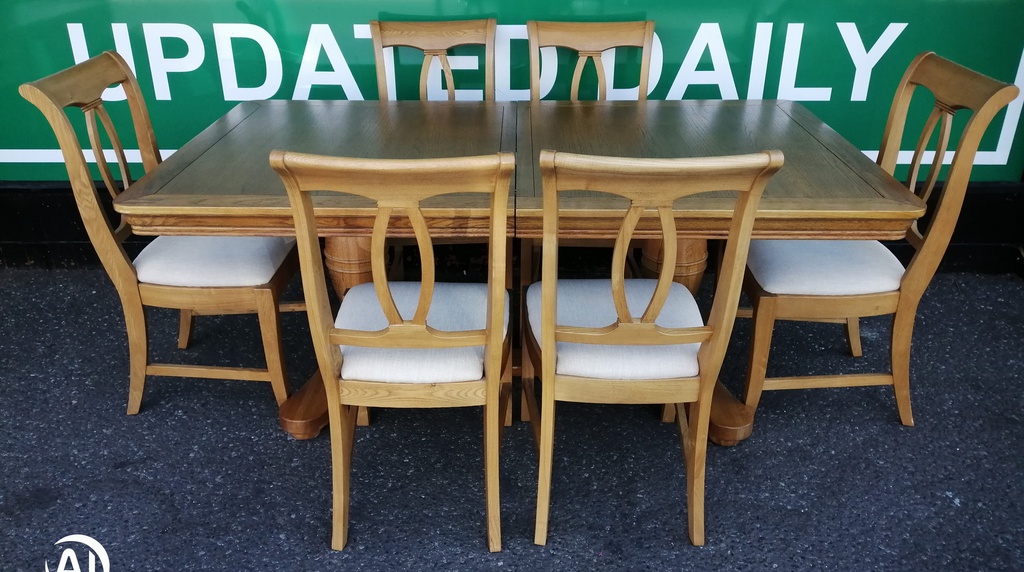 QUALITY OAK EXTENDING TABLE AND 6 CHAIRS