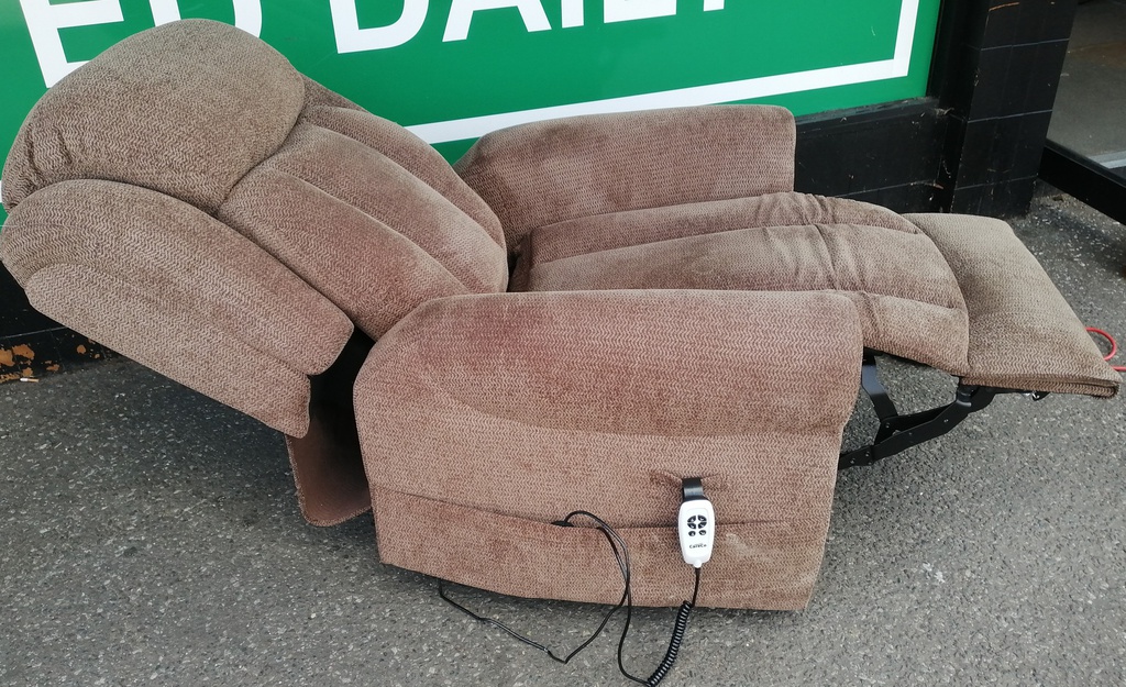 RISE &amp; RECLINER ARMCHAIR FROM CARE CO
