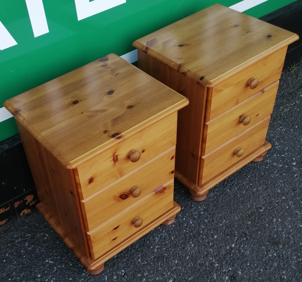 Pair of pine bedsides chests