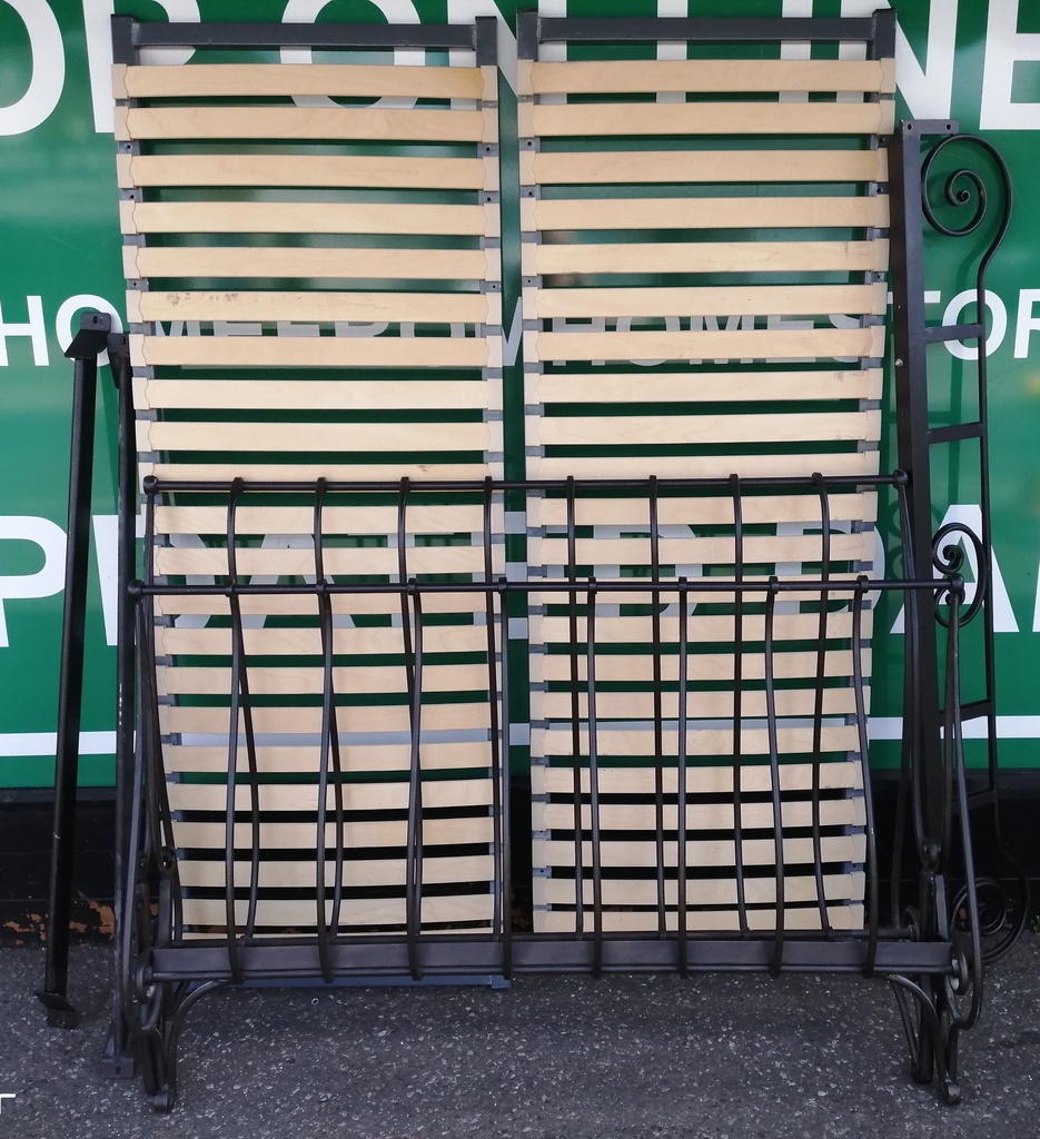 4ft 6" QUALITY HEAVY METAL SCROLL BED FRAME
