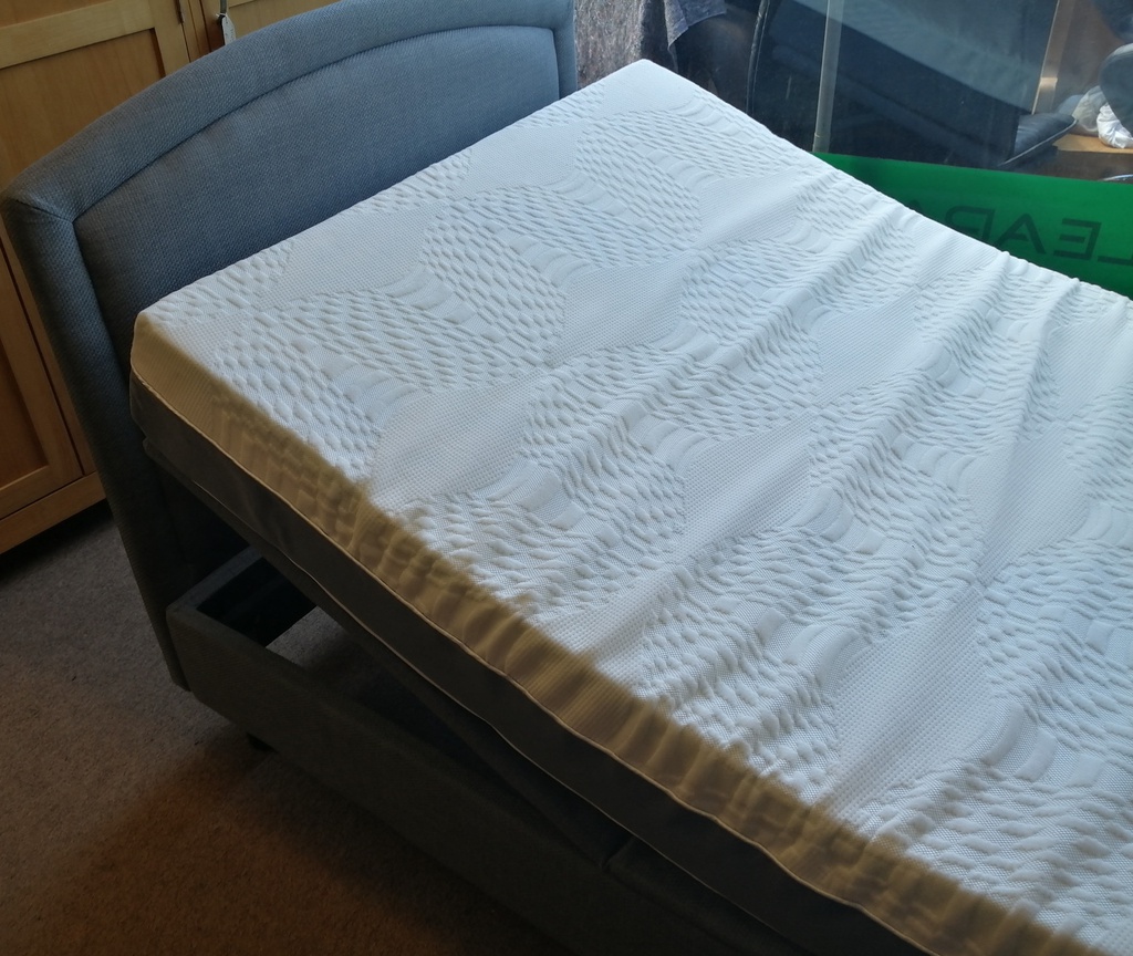 STUNNING 4FT HARMONY ADJUSTABLE ELECTRIC BED FROM CARE CO