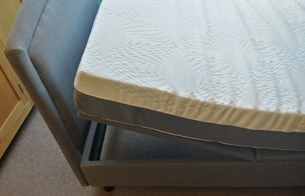 STUNNING 4FT HARMONY ADJUSTABLE ELECTRIC BED FROM CARE CO
