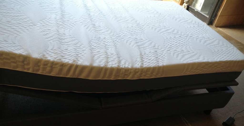 STUNNING 4FT HARMONY ADJUSTABLE ELECTRIC BED FROM CARE CO