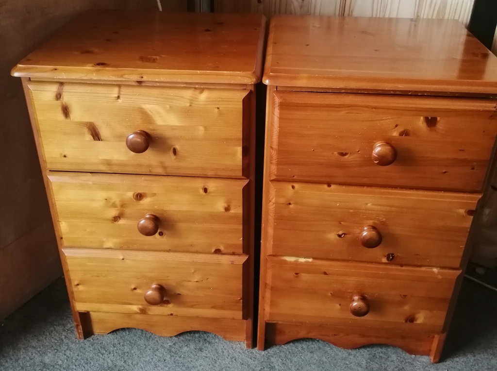 Pair of pine bedsides chests