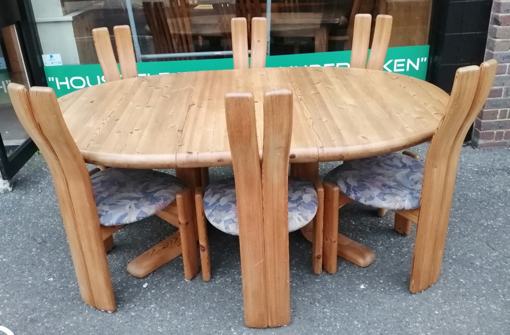 STYLISH DANISH PINE EXTENDING TABLE &amp; SIX CHAIRS