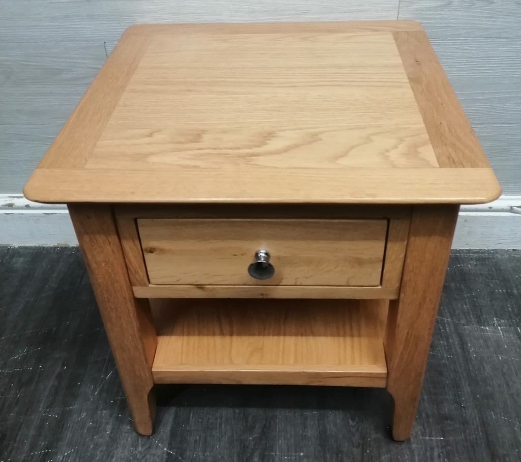 QUALITY OAK BEDSIDE/SIDE TABLE