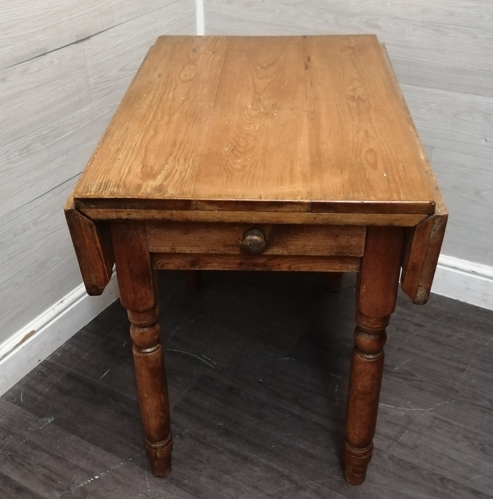 Lovely Old Pine Drop Leaf Table