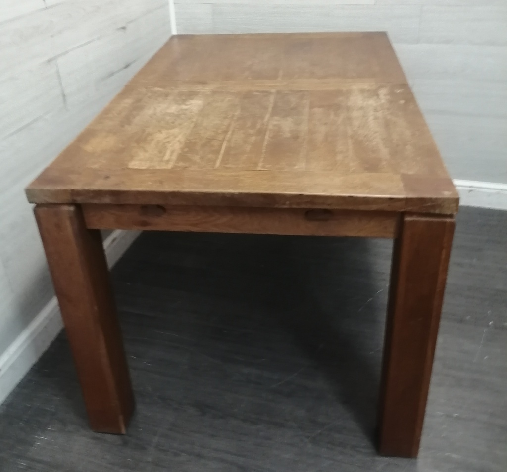 SOLID EXTENDING DINING TABLE