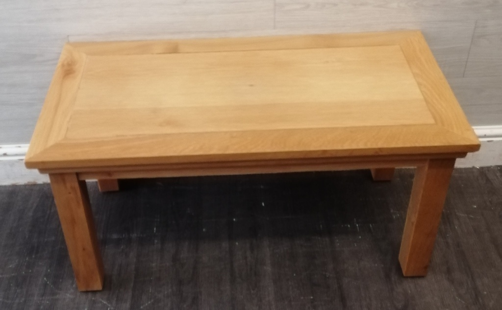 NEAT OAK COFFEE TABLE