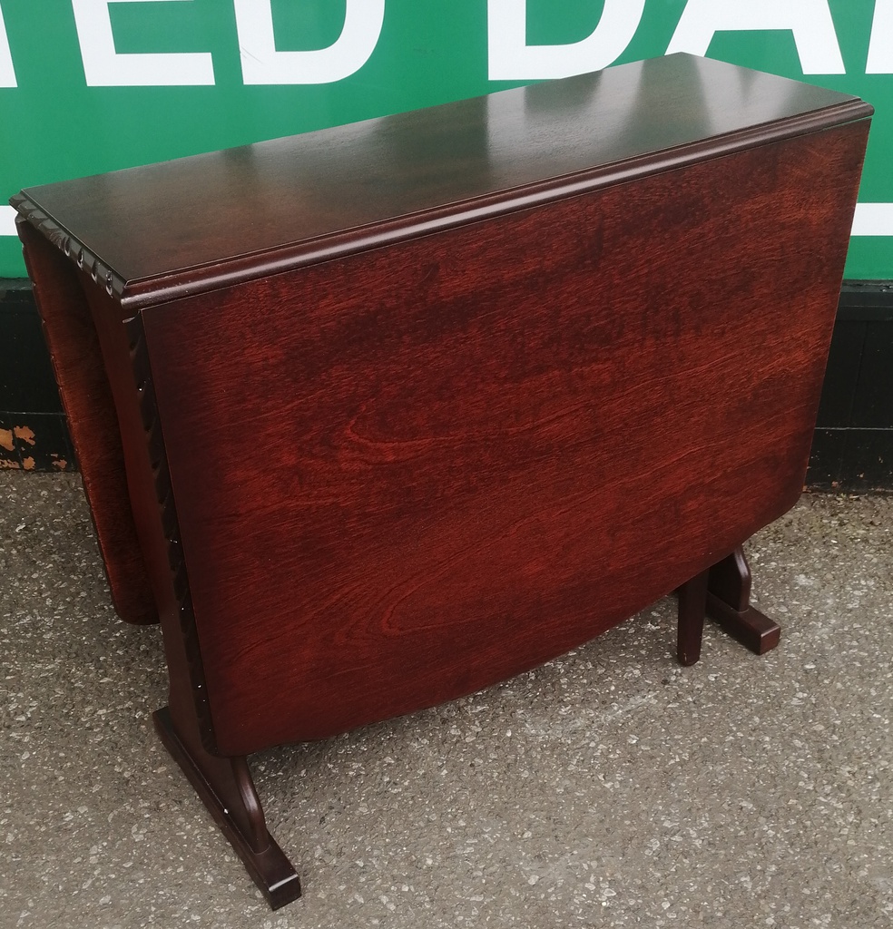 MAHOGANY STYLE DROP LEAF DINING TABLE