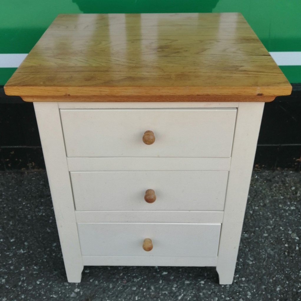 SHAKER STYLE OFF WHITE  BEDSIDE CHEST OF THREE DRAWERS