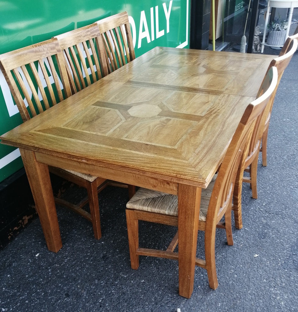 QUALITY  EXTENDING TABLE AND 6 CHAIRS