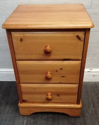 [HF18435] Quality solid pine three drawer bedside chest