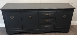[HF18592] Lovely low level painted sideboard