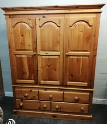[HF18891] Quality triple size solid pine wardrobe with bank of drawers