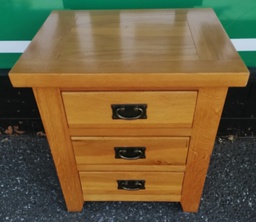 [HF19082] Oak Three Drawer Bedside Chest